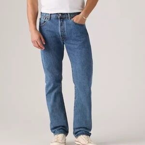 VINTAGE 2001 Levi’s 501 Button Fly in Size 28/34. Great Condition!